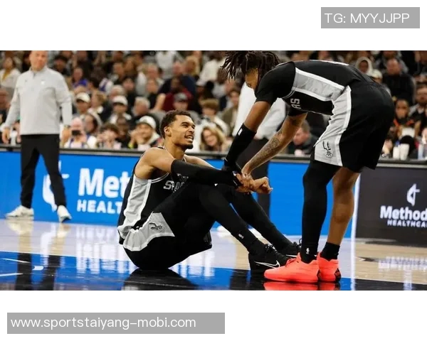 马刺对阵开拓者文班因膝盖伤势缺席赛季第14场比赛 马刺对阵开拓者文班因膝盖伤势缺席赛季第14场比赛