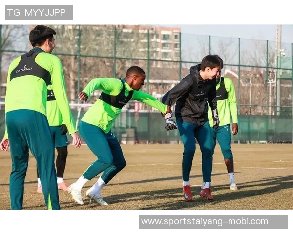 国安队今晨十点启程前往海口进行冬训斯帕吉奇法比奥随队出发 国安队今晨十点启程前往海口进行冬训斯帕吉奇法比奥随队出发