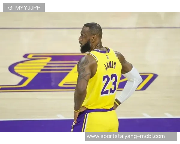 老詹生涯第23季首秀回顾晒照片队友前队友与新球鞋齐亮相